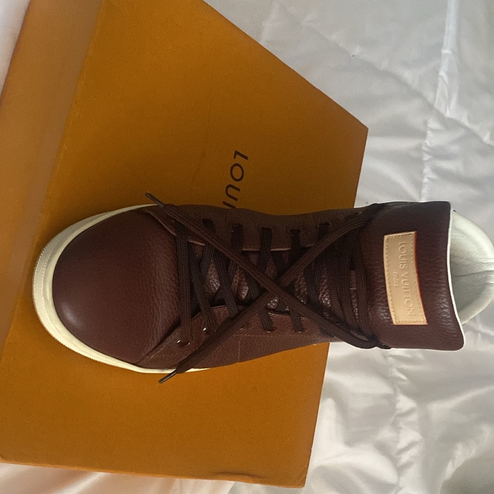 Hello Good People I’m selling a very nice pair Louis Vuitton shoe. - Picture 3 of 4